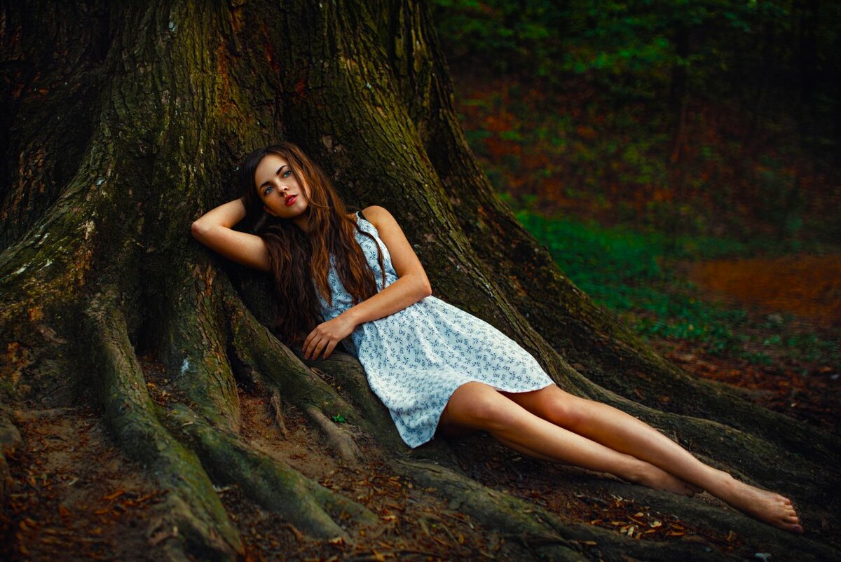 Обнаженная Юная Девушка В Лесу Фото