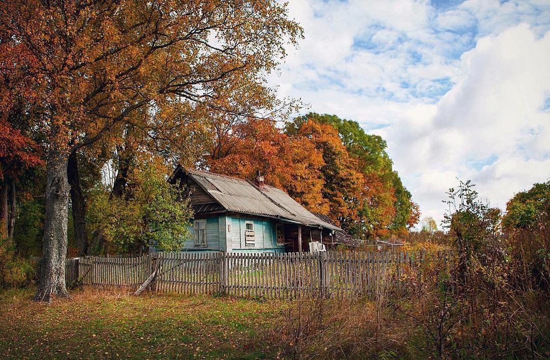 Фото дома осенью фото