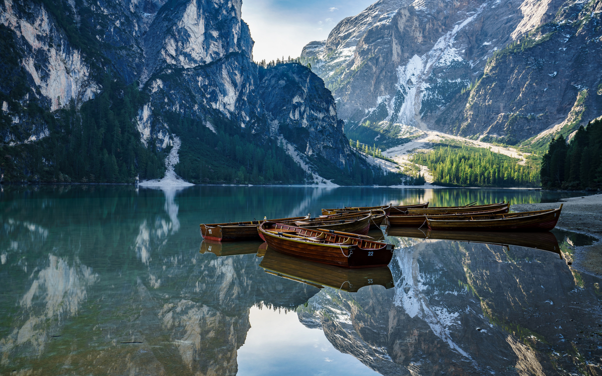 альпы озеро брайес лодки фото