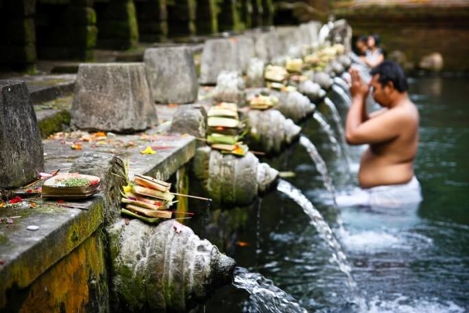 bali bathing фото