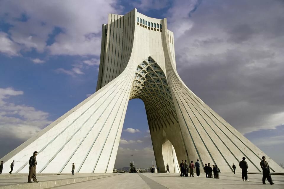 Башня Азади фото