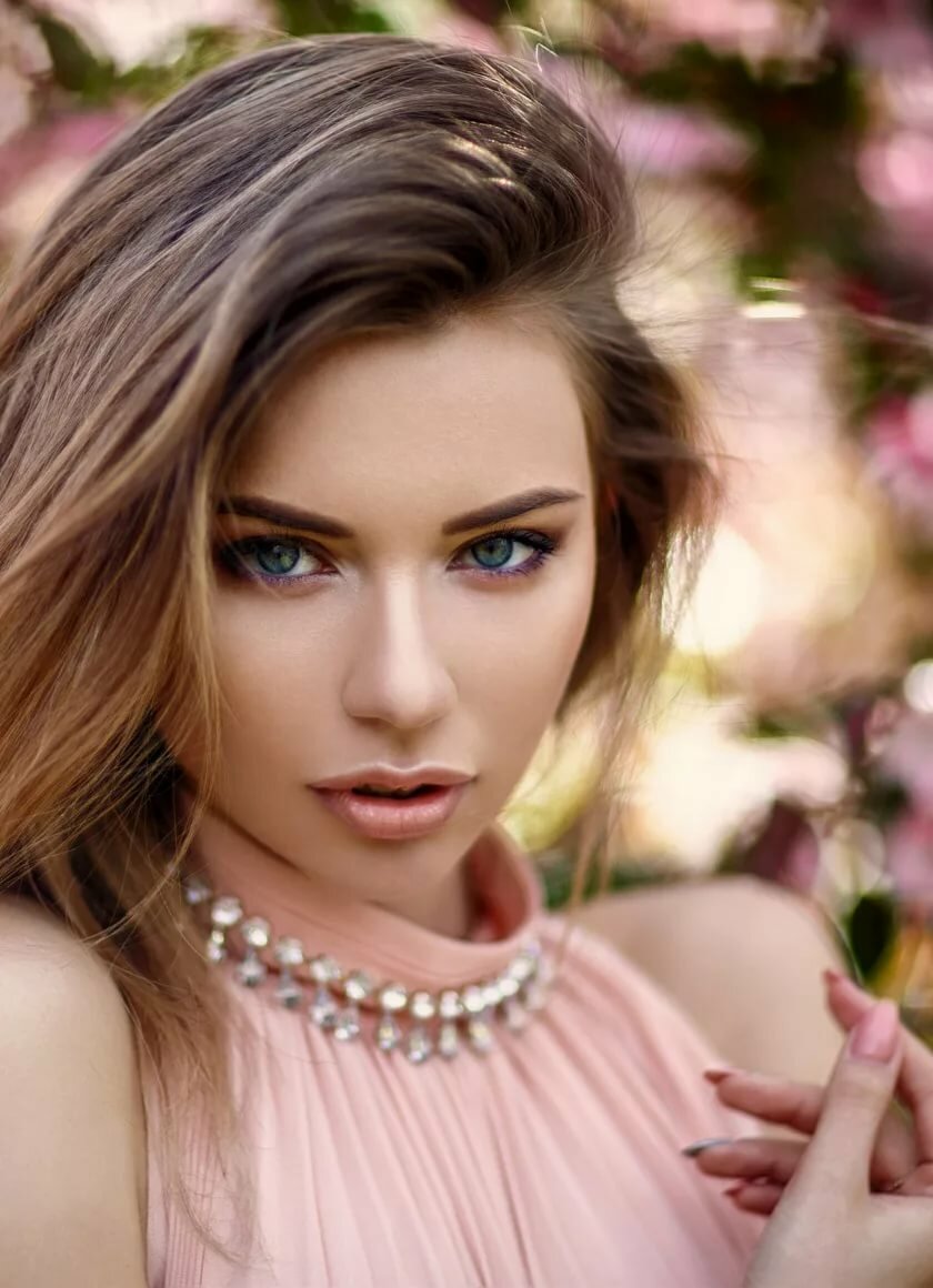 beautiful woman portrait фото