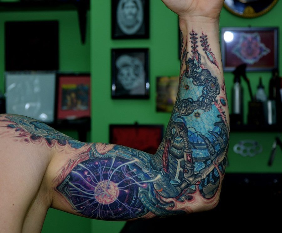 biomechanical arm tattoo фото