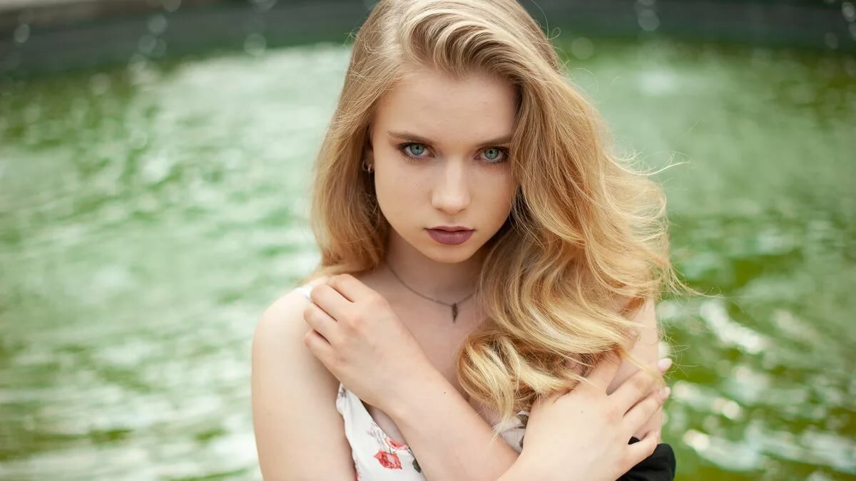 blonde with blue eyes model фото