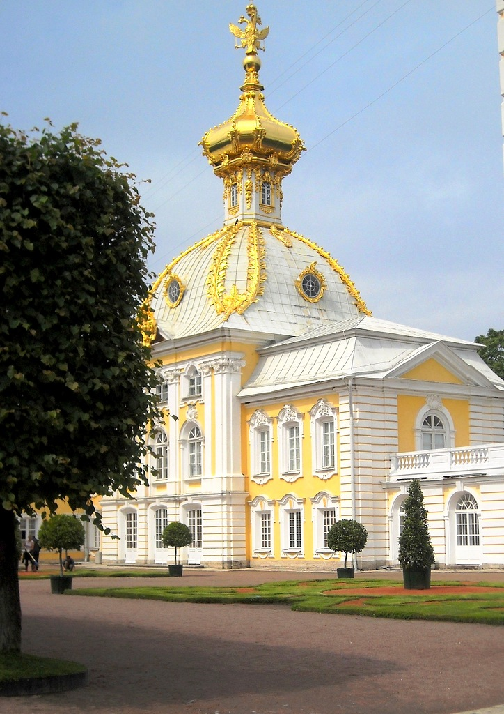 большой дворец в петергофе растрелли фото