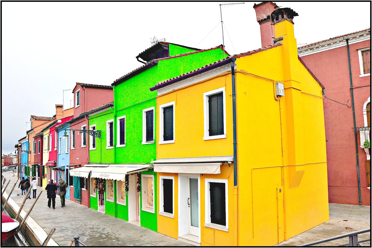 бурано дом желтый фото