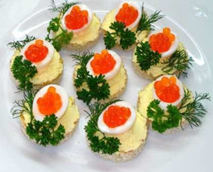 бутерброды с красной икрой фото