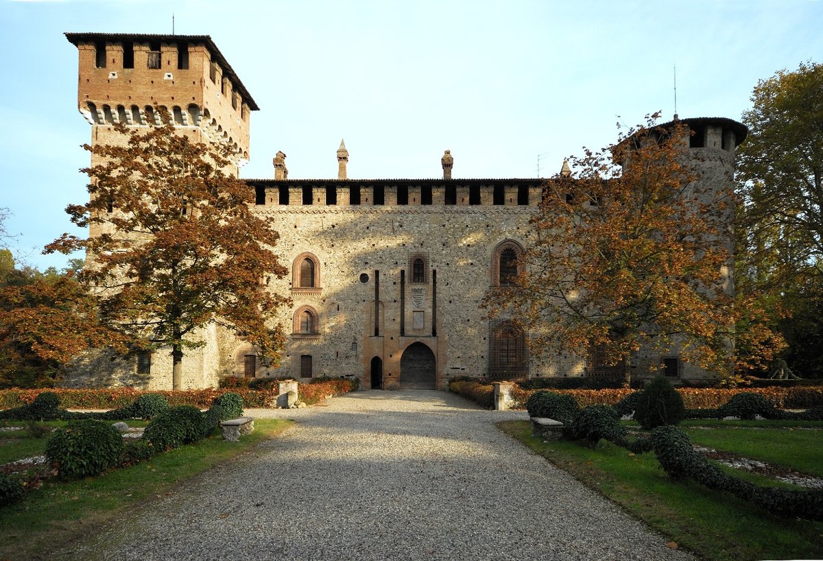 castle piacenza фото