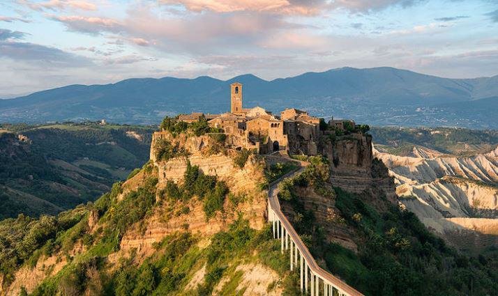 civita di bagnoregio италия фото