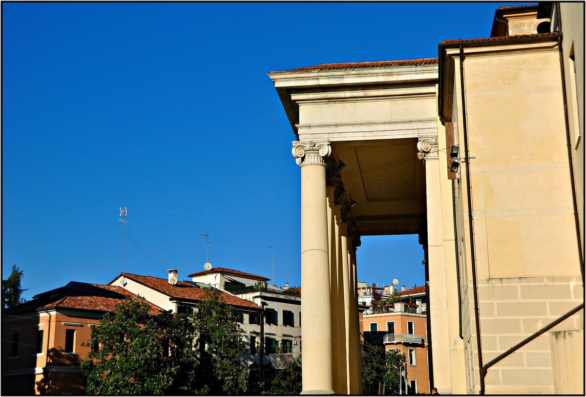 columns in greek architecture фото