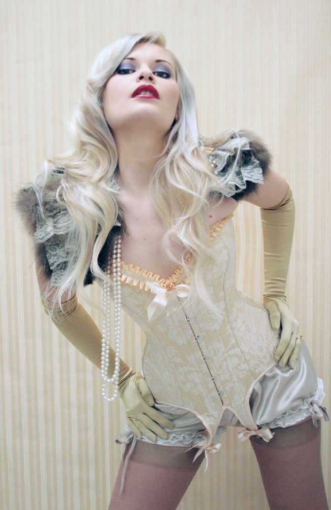 corset for maya hansen фото