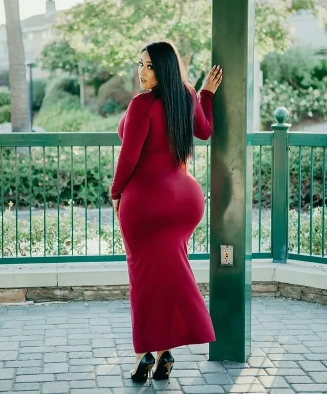 curvy thick in dress фото
