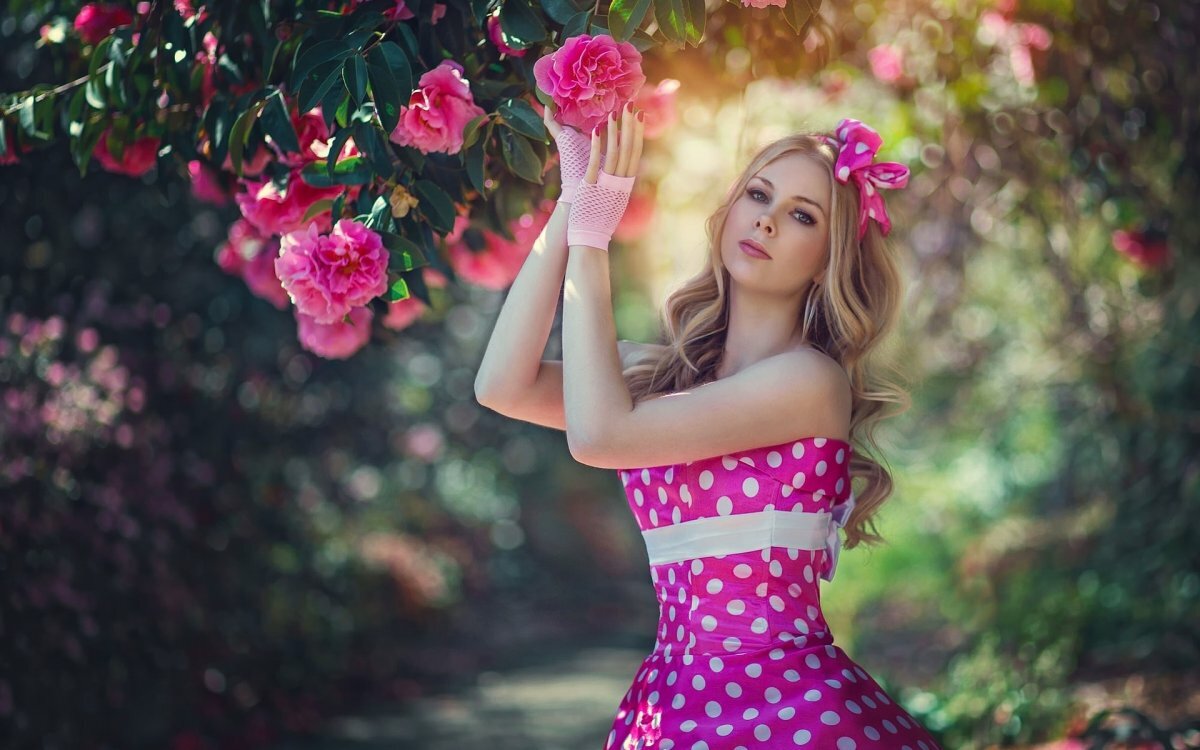 девушка фотосессия в цветочном платье фото