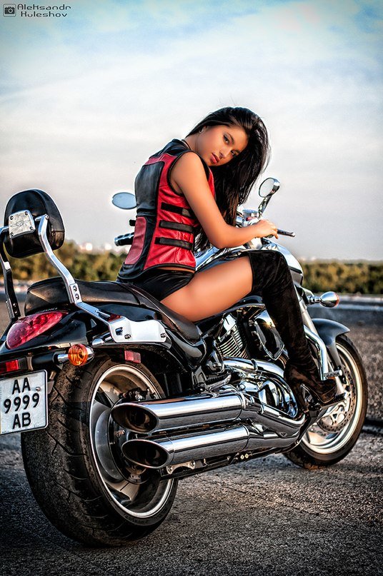девушка и мотоцикл harley davidson фото