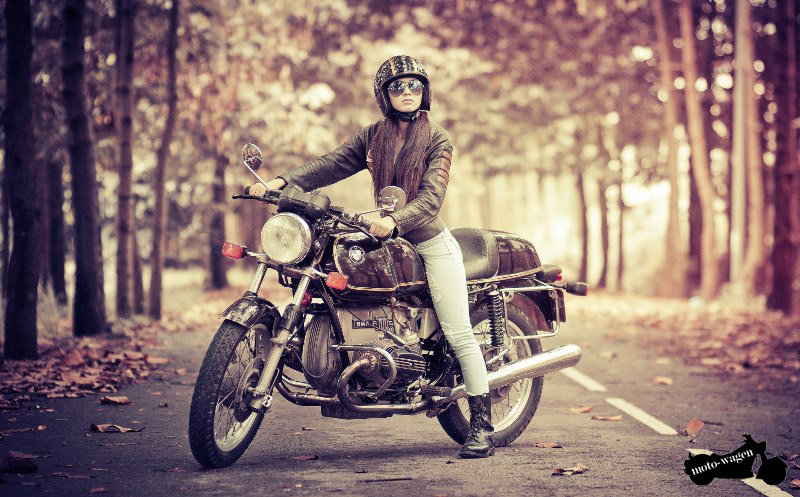 девушка на мотоцикле bmw фото
