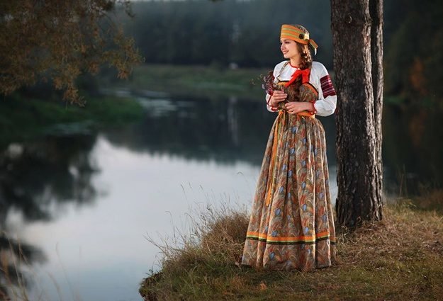 девушка в русском сарафане фотосессия фото