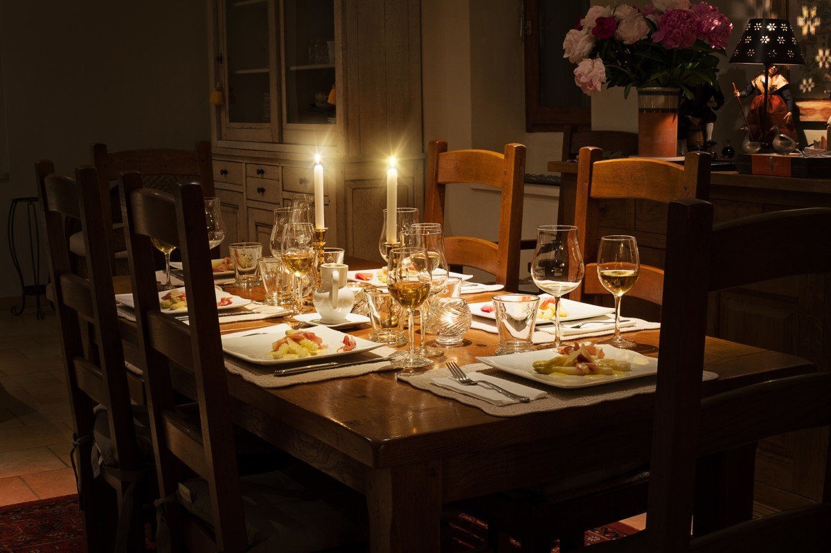 dinner table фото