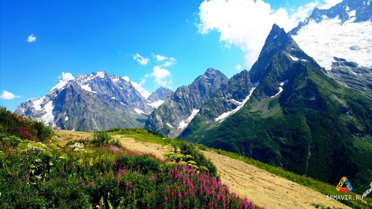 домбай май фото