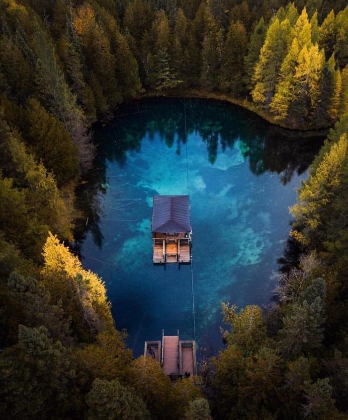 домик у озера фото