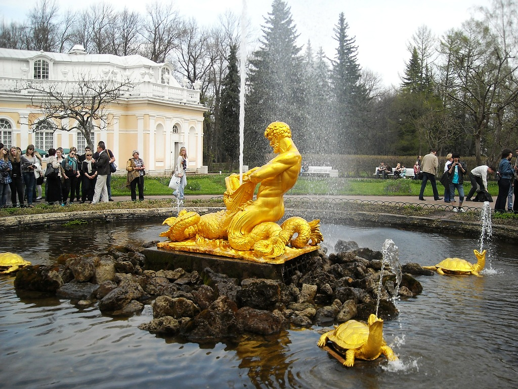 фонтан тритон в петергофе фото