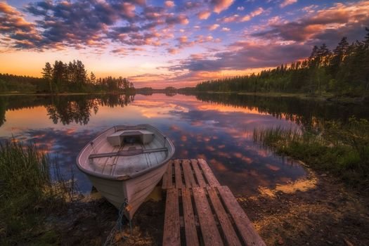 фото лодки на реке на закате фото