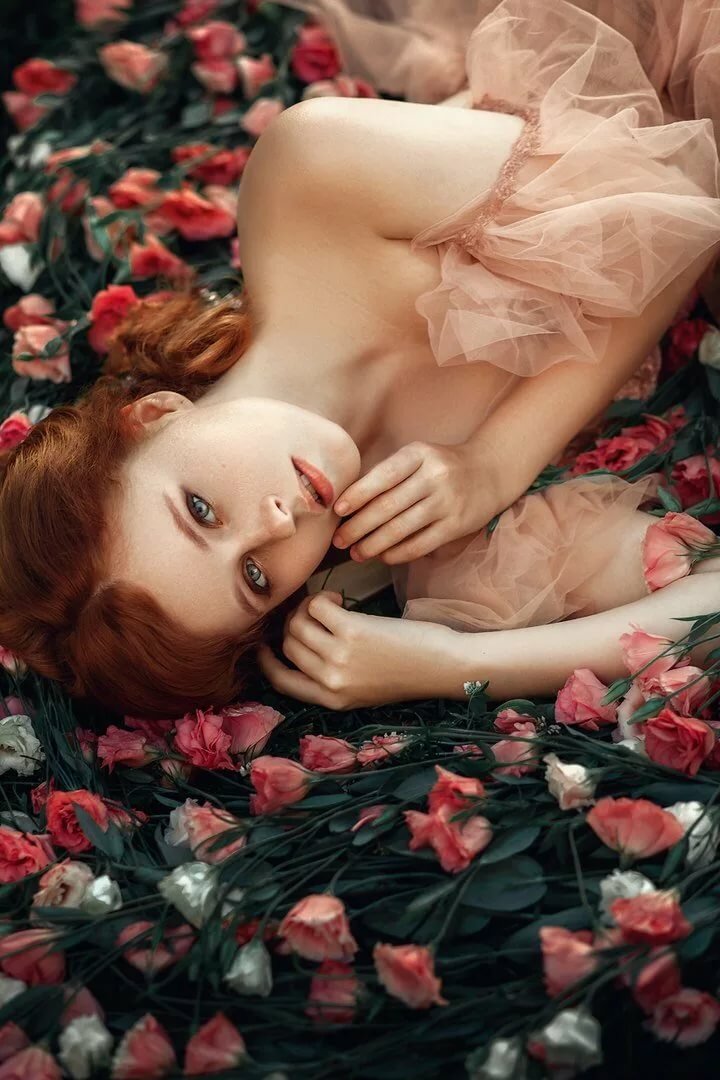 фотосессия девушки с цветами фото