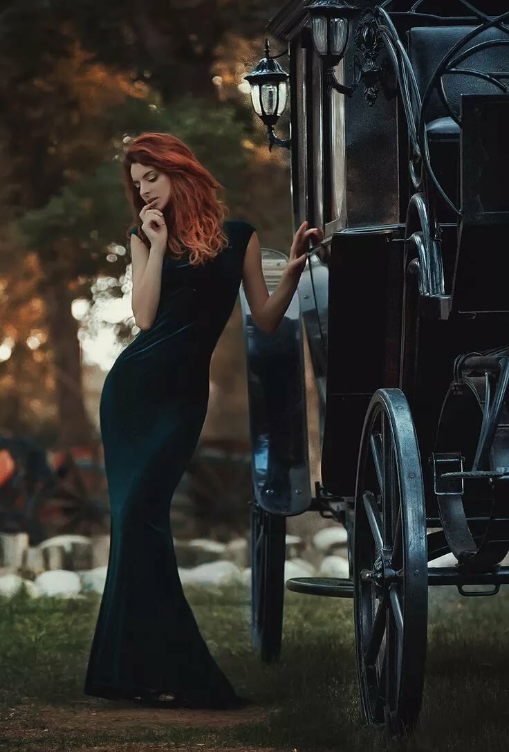 фотосессия рыжей девушки в черном платье фото