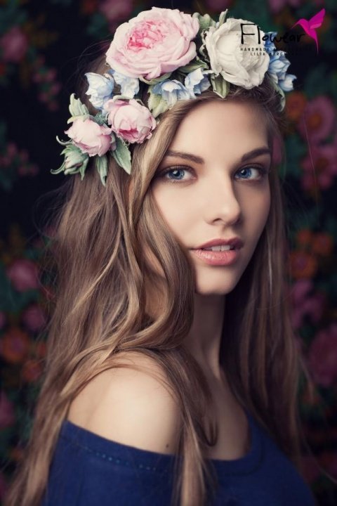 фотосессия с ободком из цветов фото