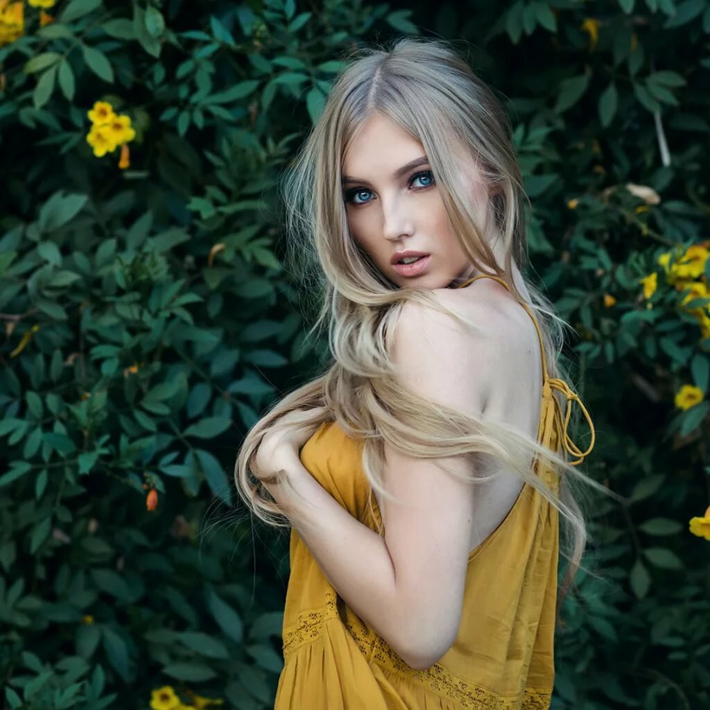 фотосессия с желлтыми цветами фото