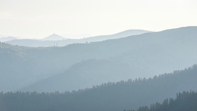 горы в тумане дождь фото