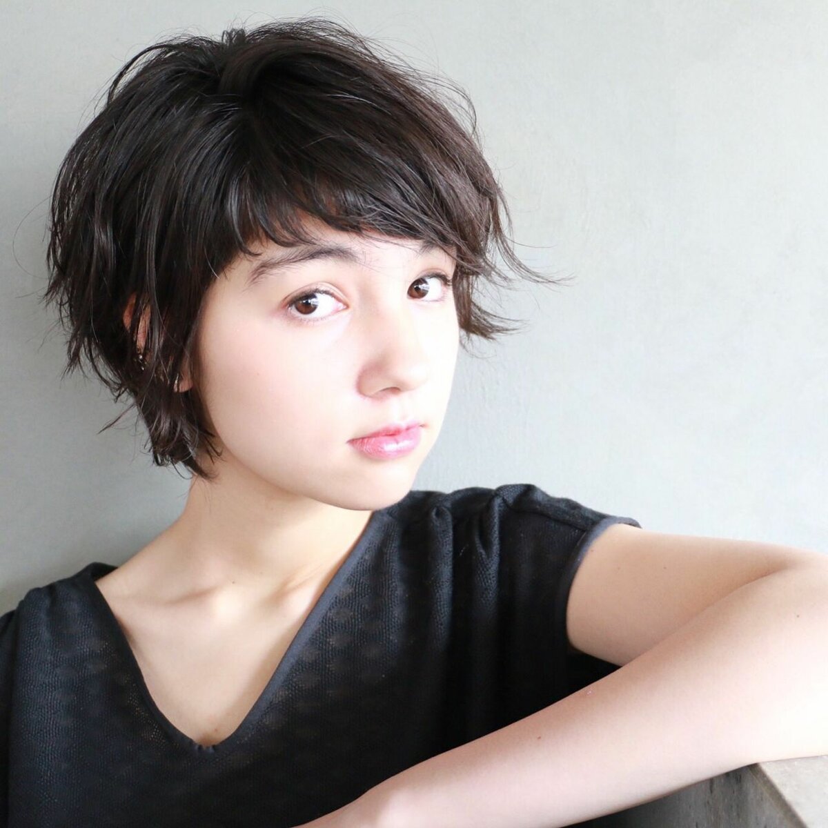 haircut with short bangs фото
