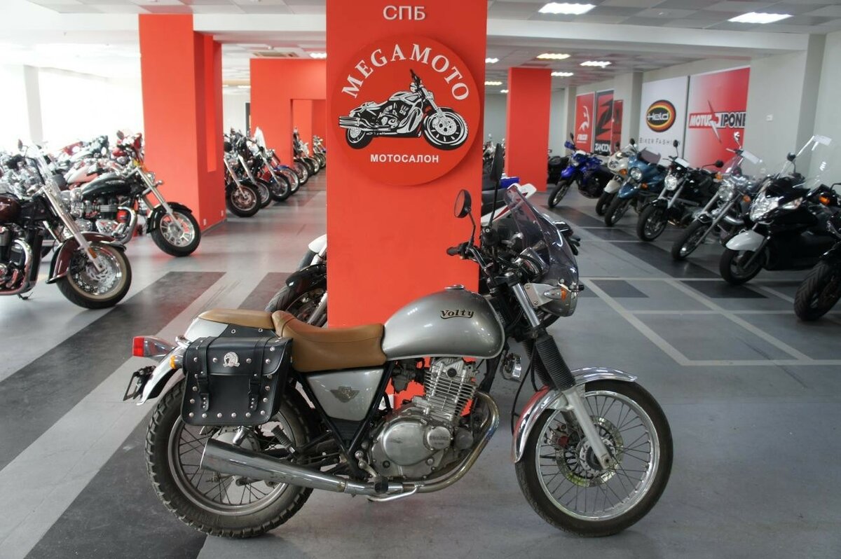 honda cb 400 ss в движении фото