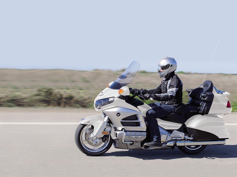 honda gold wing 1800 белый фото