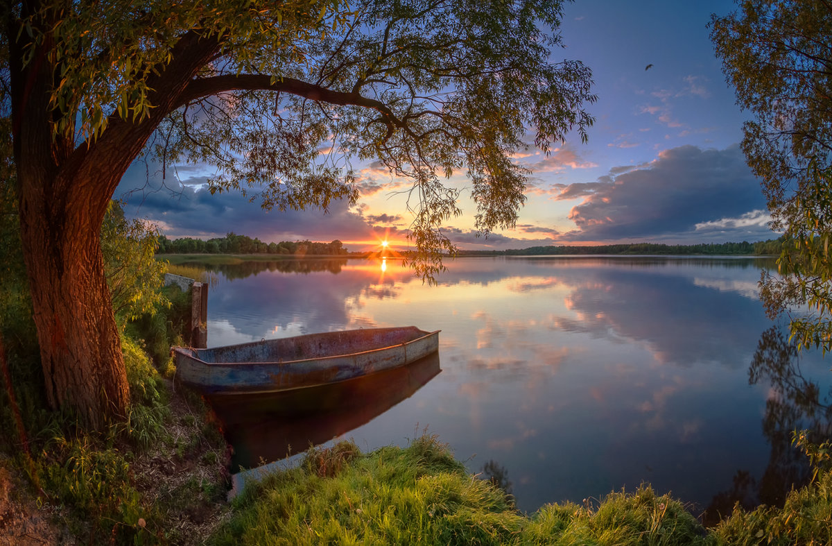 картинка рассвет лодка на озере фото