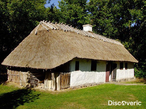 хата под соломенной крышей фото