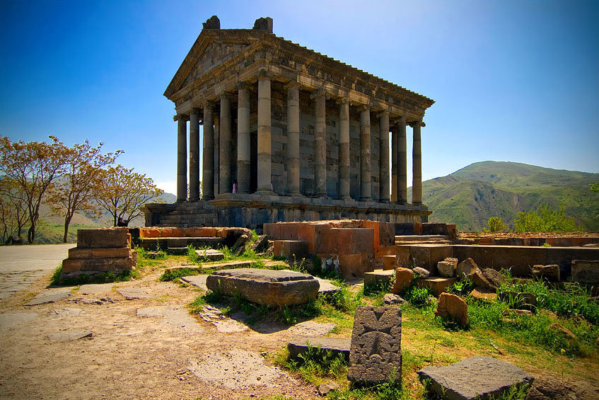храм гарни фото