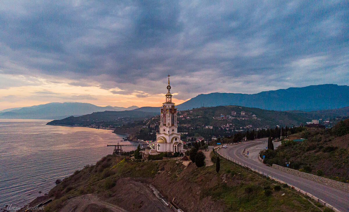 храм маяк николая чудотворца в крыму фото