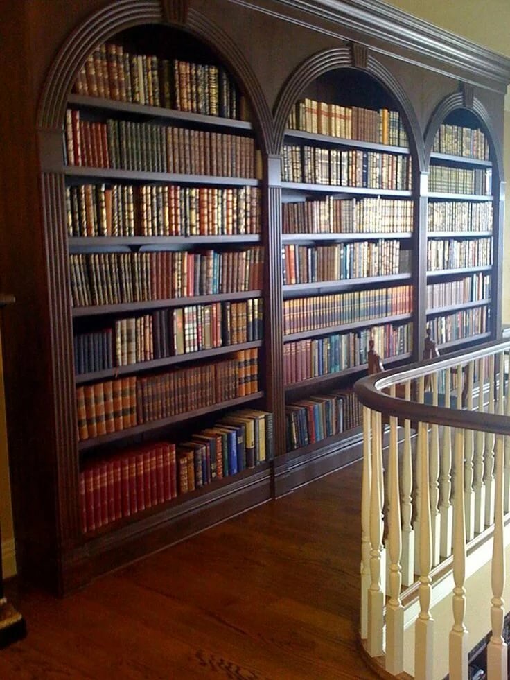 книжный шкаф старинная библиотека фото