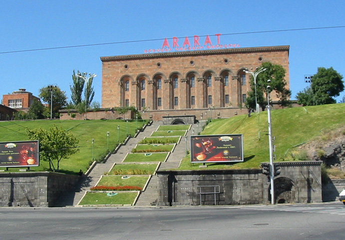 коньячный завод арарат в ереване фото