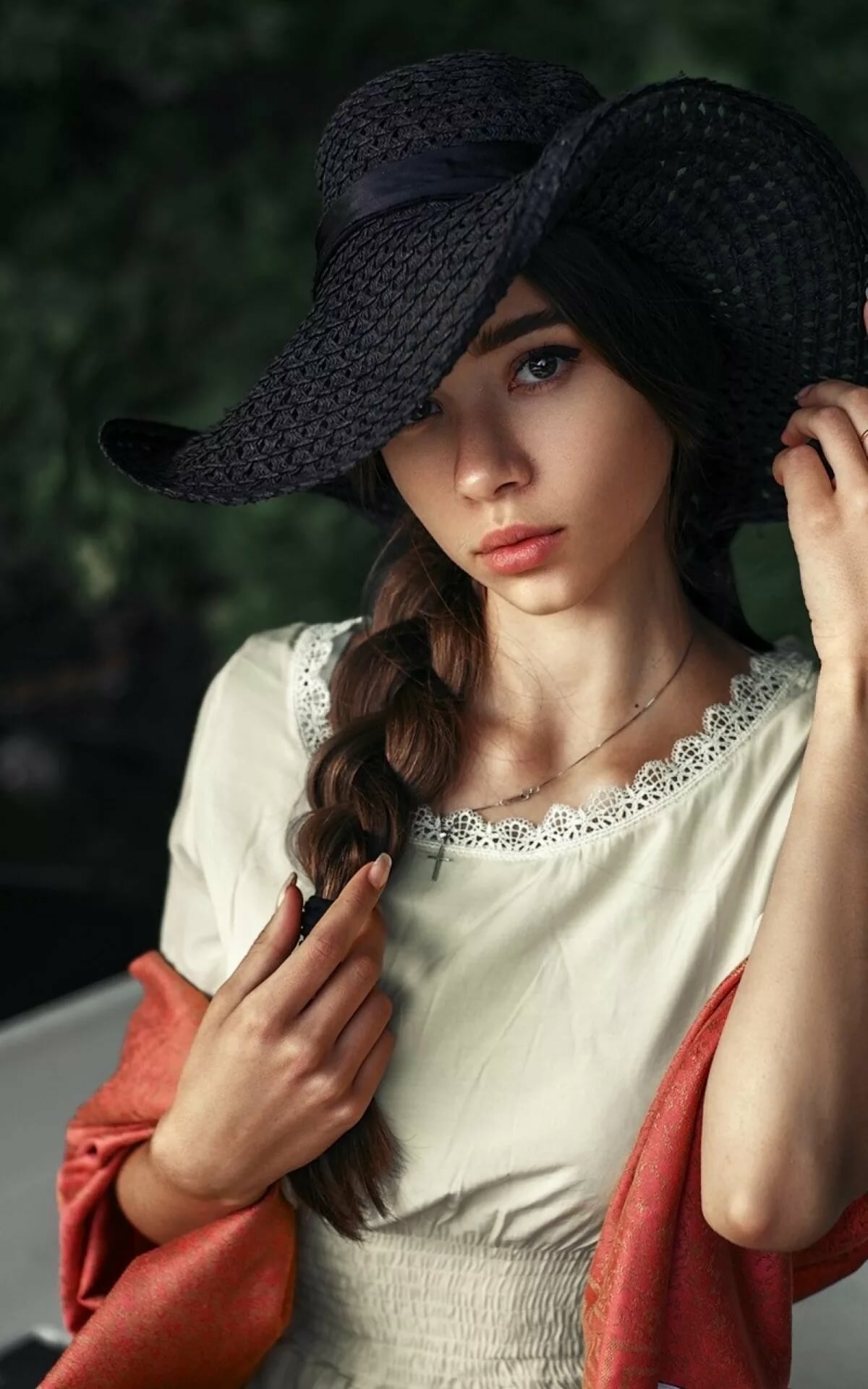 красивая девушка в шляпке фото