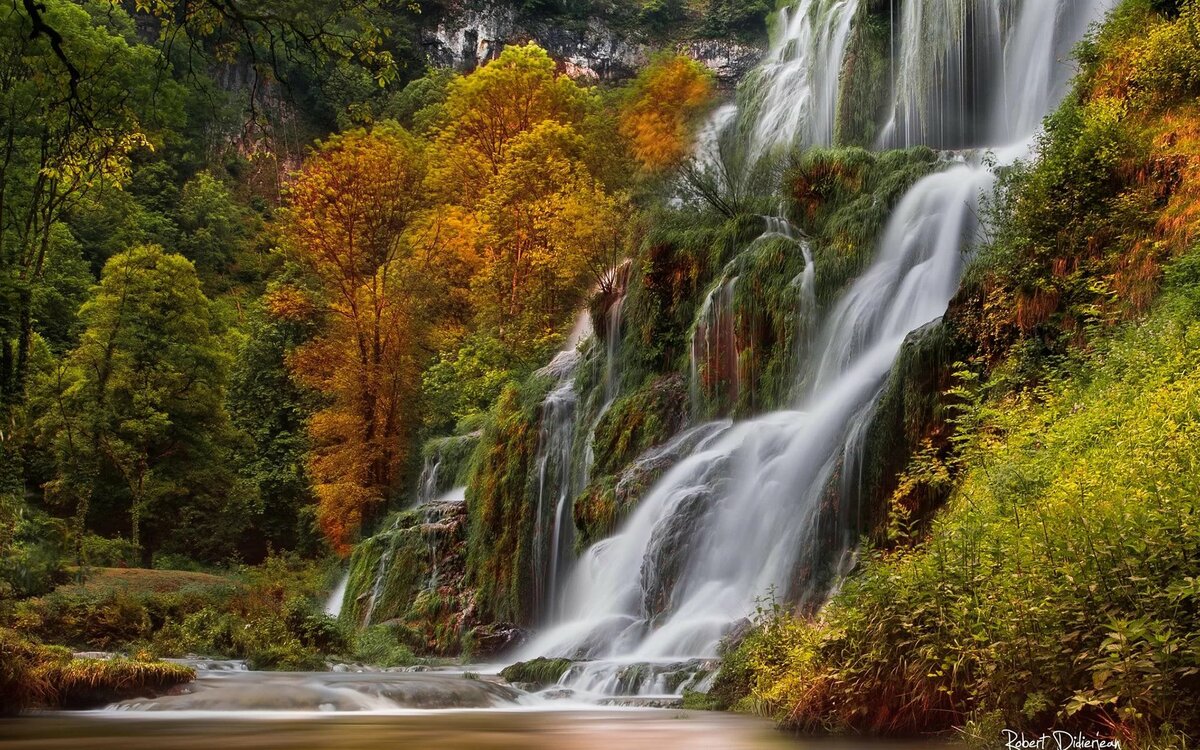 красивые водопады в осеннем лесу фото