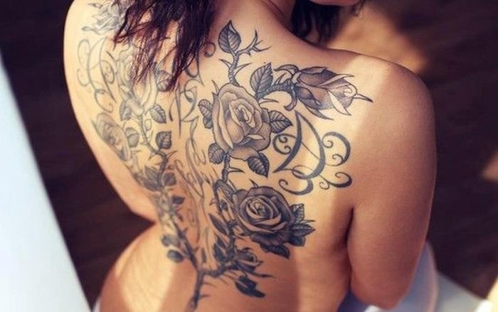 красивые женские тату на спине фото