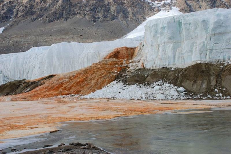 кровавый водопад в антарктиде фото