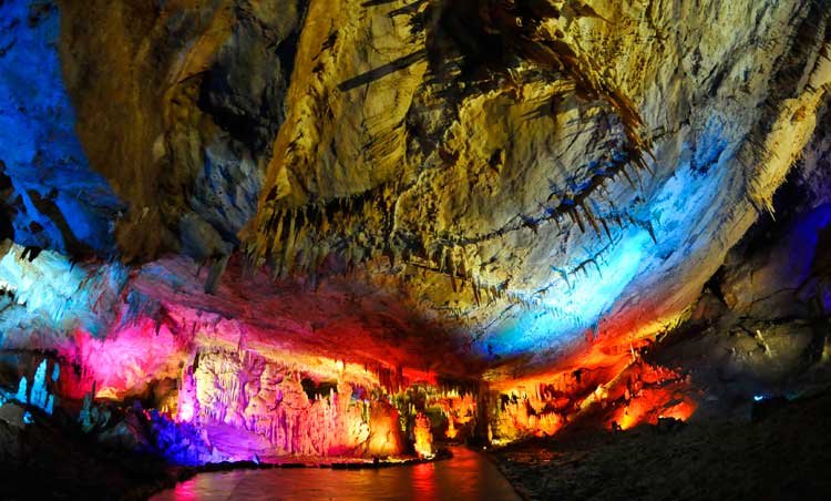 кумистави пещера прометея фото