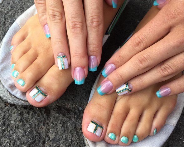 летний маникюр и педикюр в одном стиле фото