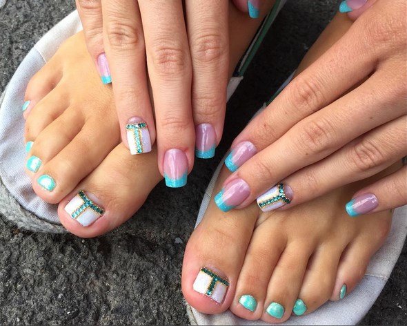 летний маникюр и педикюр в одном стиле фото