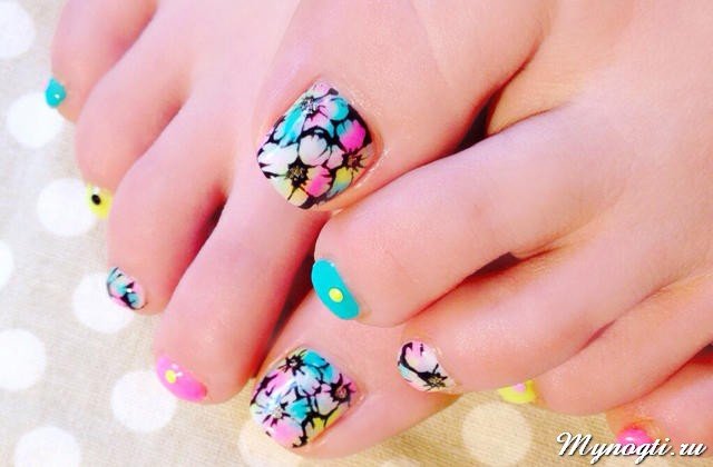 летний педикюр фото