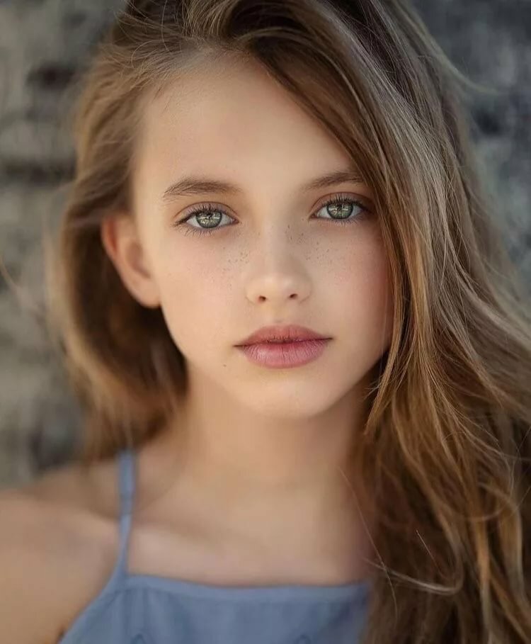 maisie dek фото