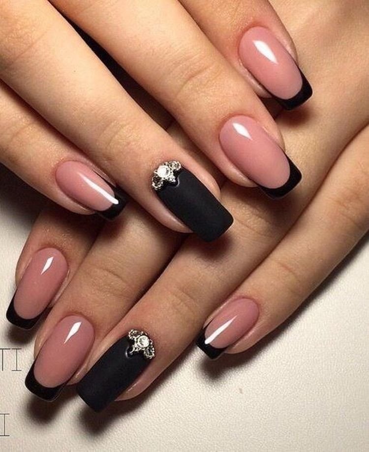 маникюр черный френч фото