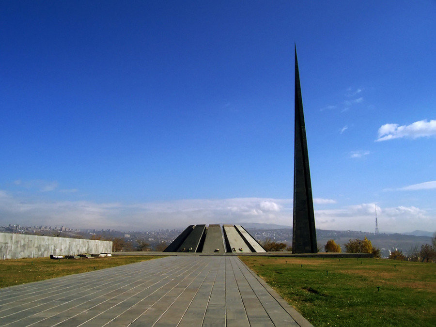 мемориальный комплекс в ереване цицернакаберд фото